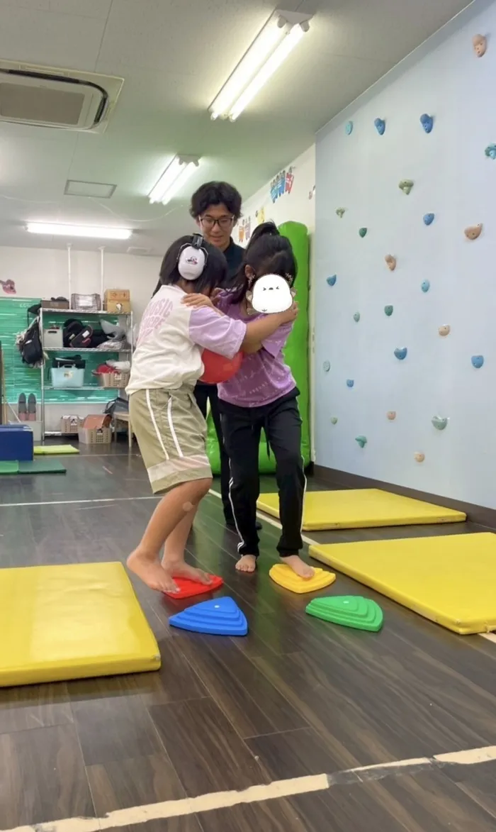 きりんのあくびkids みと/風船を落とさず運ぼう🎈