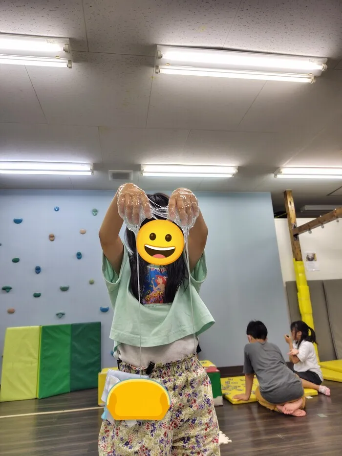 きりんのあくびkids みと/スライム作り！混ぜ混ぜできるかな？