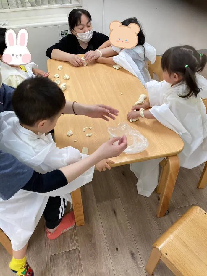 【送迎あり】　こぱんはうすさくら　札幌太平教室/5/16(木)小麦粉粘土【札幌市北区児童デイサービス】