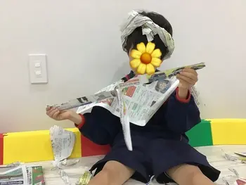 Daisy kids 堺/新聞紙遊び