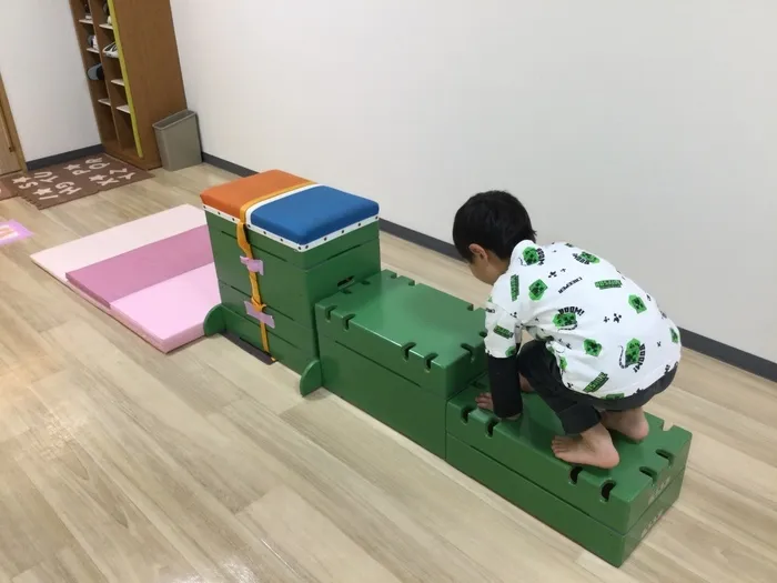 AIAI PLUS 土気駅南口/運動プログラム：階段うさぎ跳び