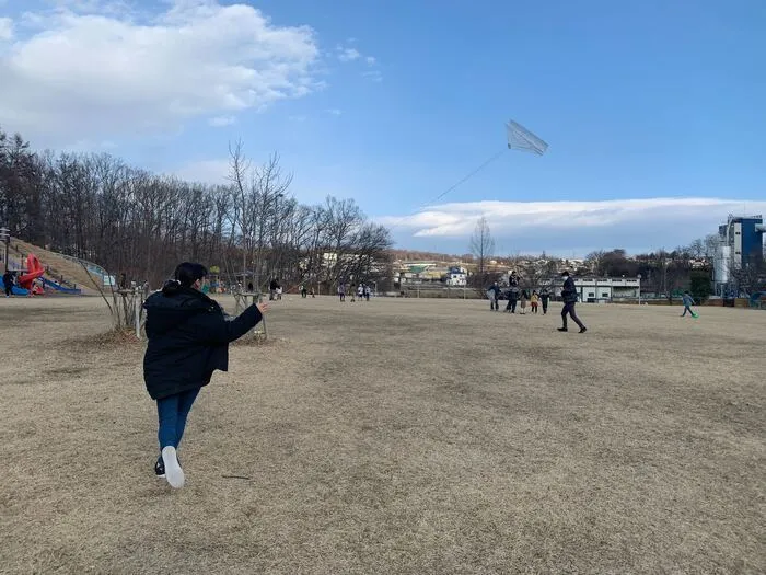 さくだいらキッズらぼ小諸教室/凧あげ。大空へ…。