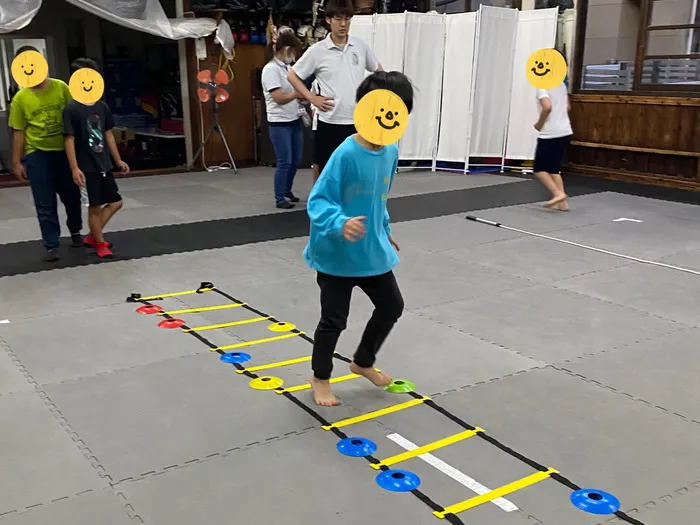 スポーツとまなびのひろば阿倍野校/【運動】ラダー運動をしました。