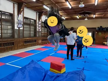 スポーツとまなびのひろば阿倍野校/【運動療育】マットにジャンプ！