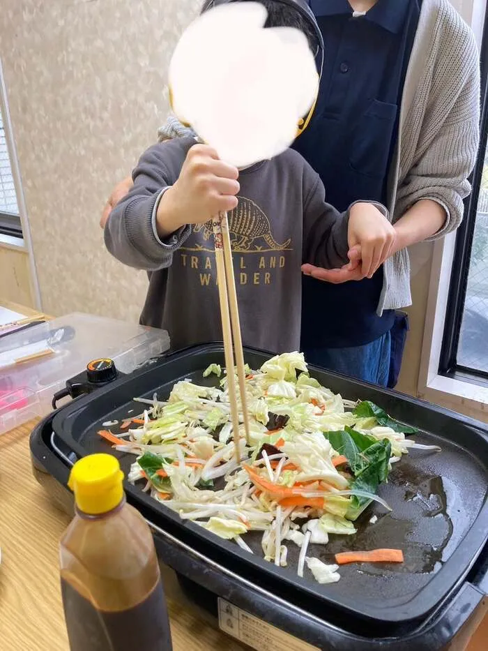 放課後デイサービスtoiro　大津/昼食作り　焼きそば＊