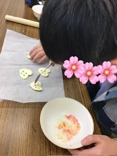 チャイルドサポートもりやま/ステンドグラスクッキーを作りました！