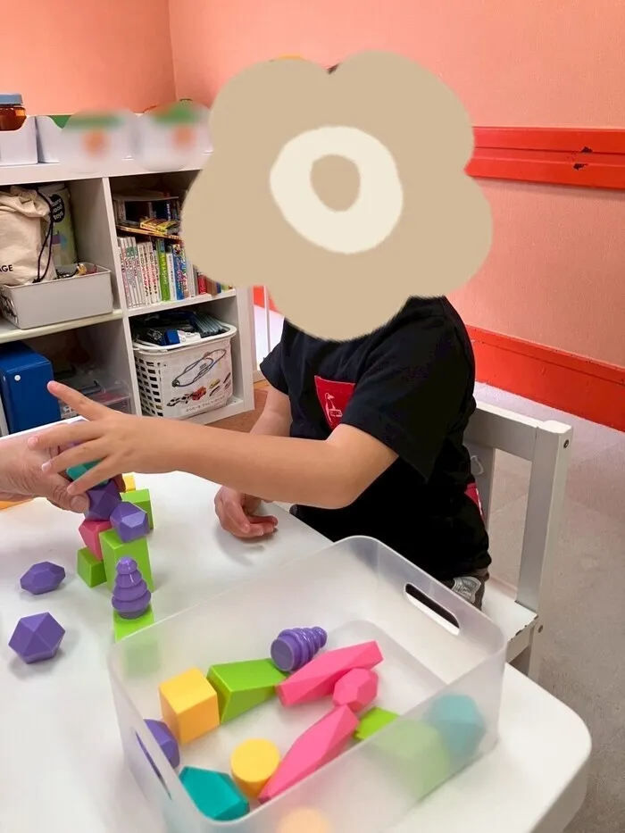 ここいろキッズ虹/形がいろいろ！不思議な積み木🌱