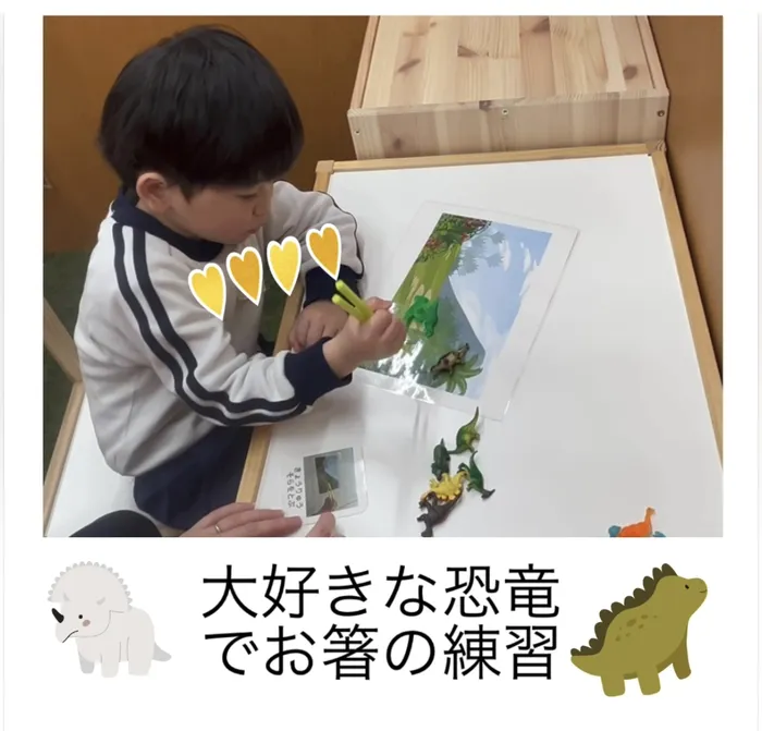 nico新屋敷/大好きな恐竜でお箸の練習🦕