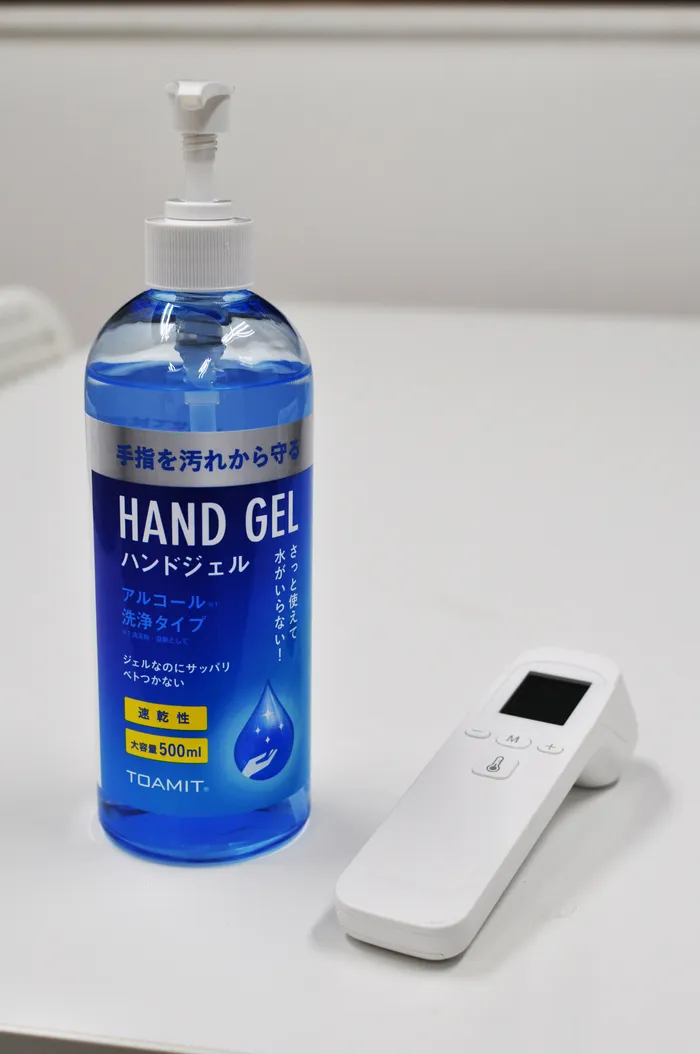 手指消毒、検温は徹底!