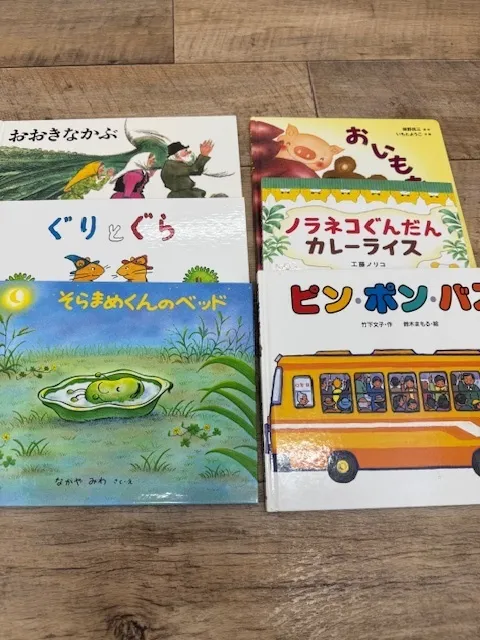 児童発達支援 てらぴぁぽけっと 太田教室/小集団活動　読み聞かせ