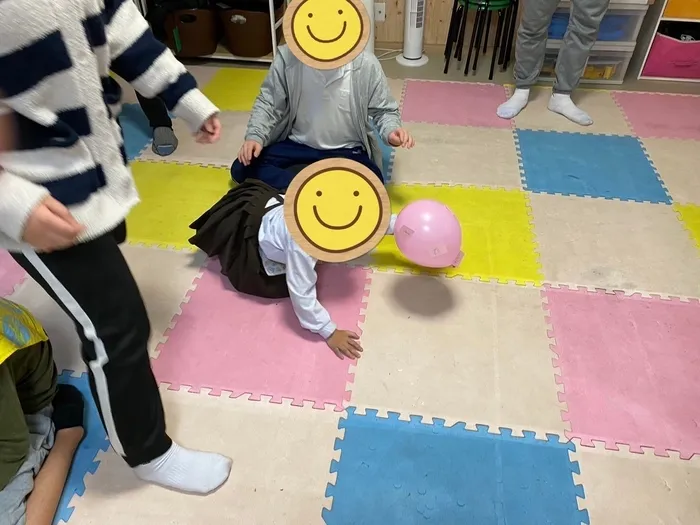 ライズ児童デイサービスひらのの家/言葉当て風船バレー🎈