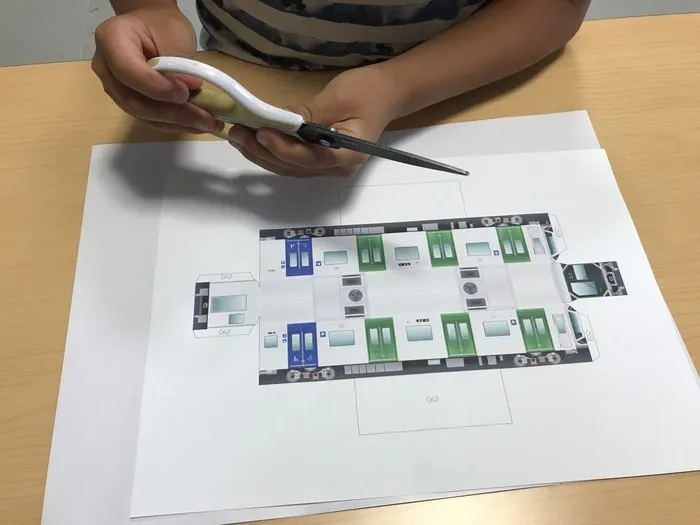 ライズ児童デイサービスひらのの家/ペーパークラフトに夢中😍