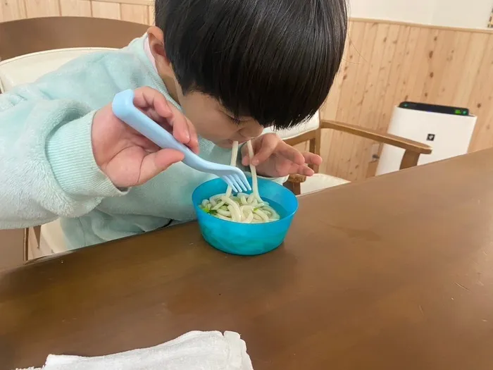 ライズ児童デイサービスひらのの家/おやつは手作りミニうどん😋