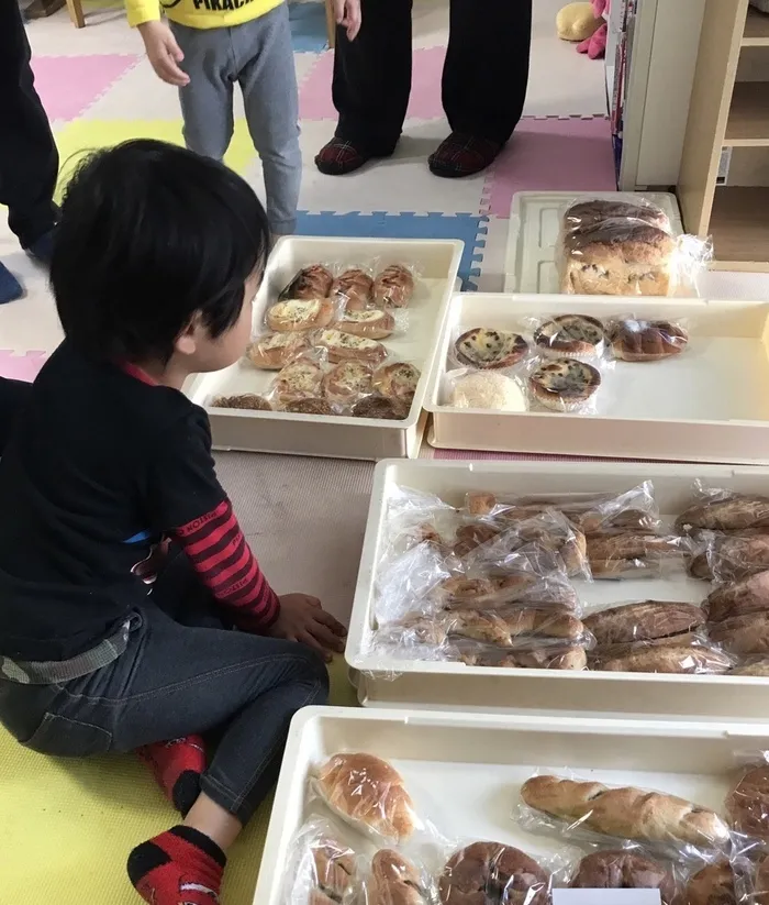 ライズ児童デイサービスひらのの家/パン屋🍞さんが出張販売に来てくれました！