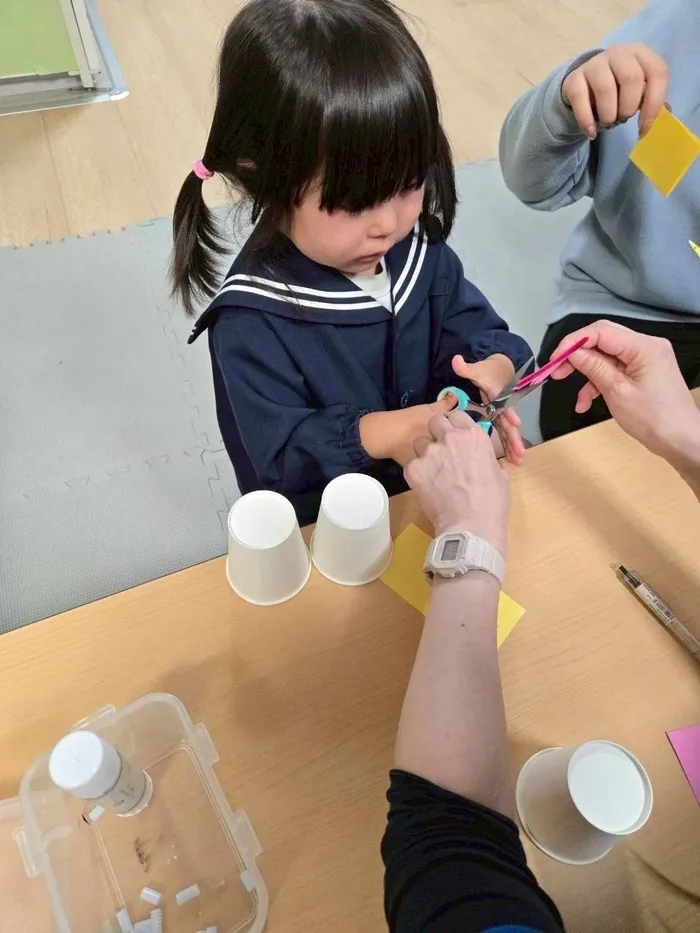 ライズ児童デイサービスひらのの家/🚀紙コップでロケット作り🚀