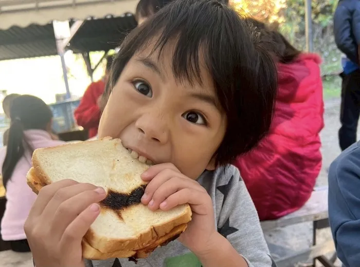 ライズ児童デイサービスひらのの家/屋外キャンプ場でホットサンド作り🥪