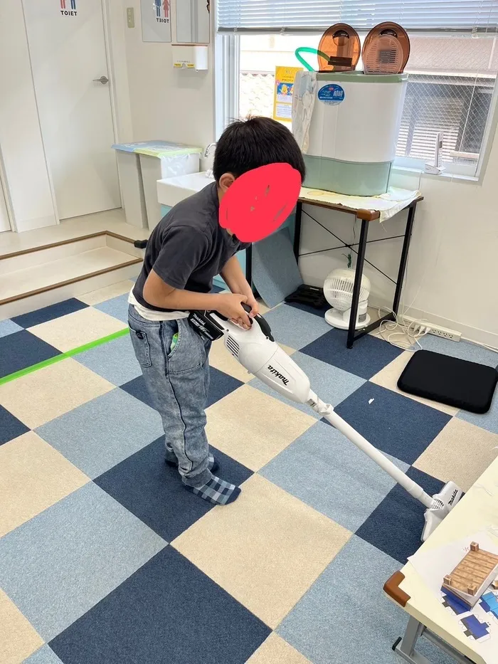 ふれあい児童発達支援・放課後等デイサービス　妙典教室/掃除を