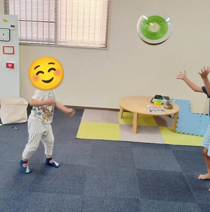 ぐらんつきっず/ビーチボールでキャッチボール🥎