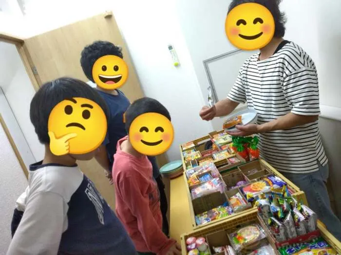 放課後デイサービスtoiro開成/【駄菓子屋さんがやってくる♪】