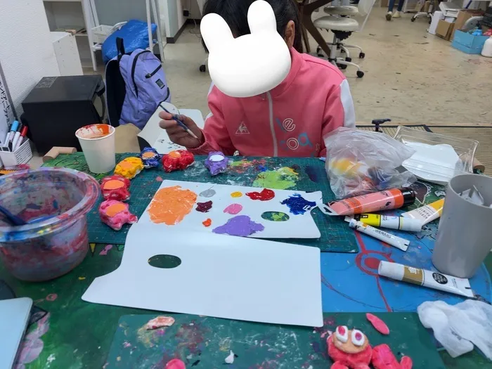 放課後等デイサービス   jubico palette/流行のラブブを紙粘土で作りました🐺🩵💚