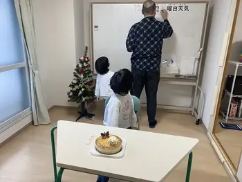 ぷろらぼ【プログラミング教育・音楽活動・送迎あり】/みんなで楽しくクリスマスケーキ