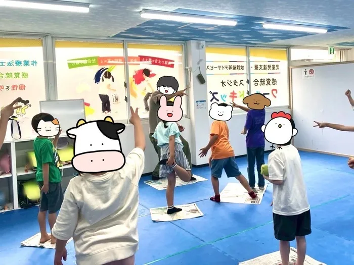 感覚統合スタジオ　ワールドキッズ　大宮/✨どこまで残れるか⁈新聞紙ジャンケン！😊