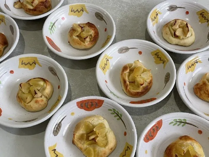 アトリエえいらく/アップルパン🍎🍏