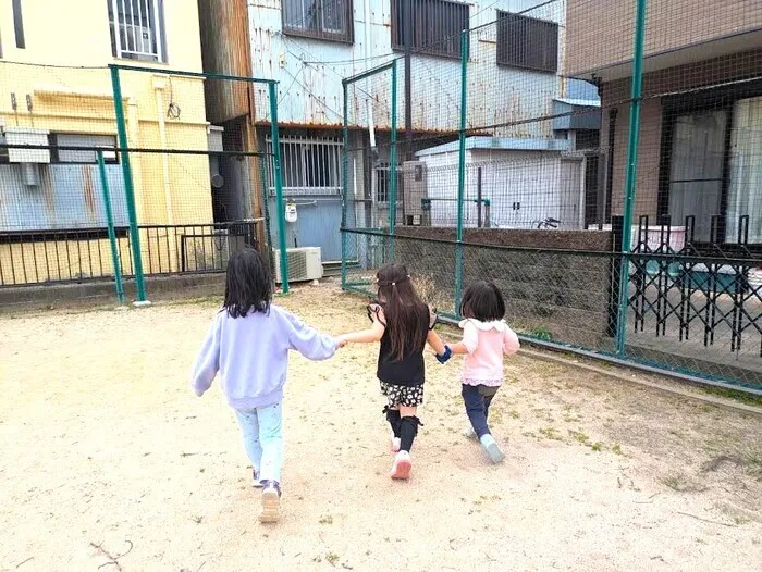 児童発達支援・放課後等デイサービス　CoCoLo　　　(完全送迎可！！)/仲良く公園遊び！！