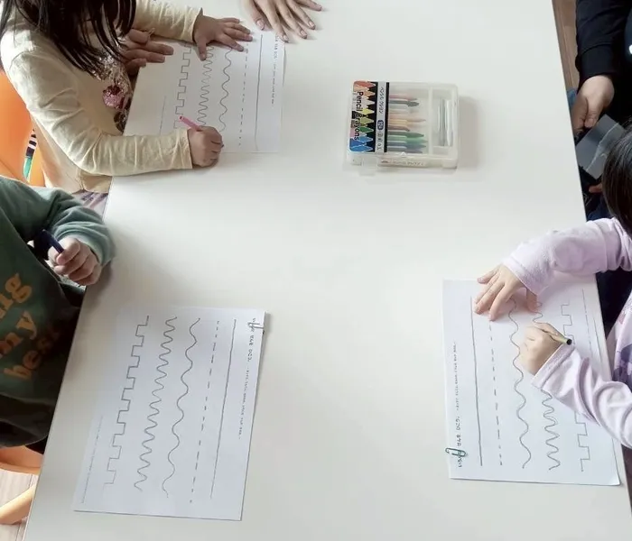 運筆⇒線からはみでないようになぞれるかな？