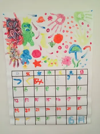 杜のつぐみ療育園安土園/６月のカレンダーをフィンガーペインティングで！！