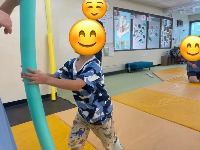 ハイタッチこくば/プールスティックを取ろう