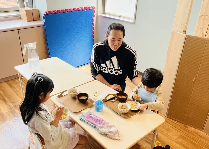 きんだぁさぽーとあるかな/ぱくぱく食べちゃった！　～給食試食会～