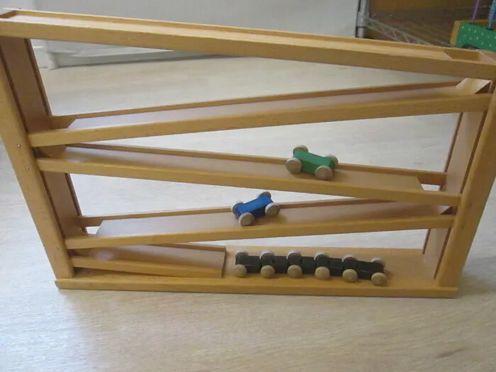 【看護師常駐・医療的ケア受け入れ可】フラヴィキッズ/おもちゃ紹介「トレインカースロープ」