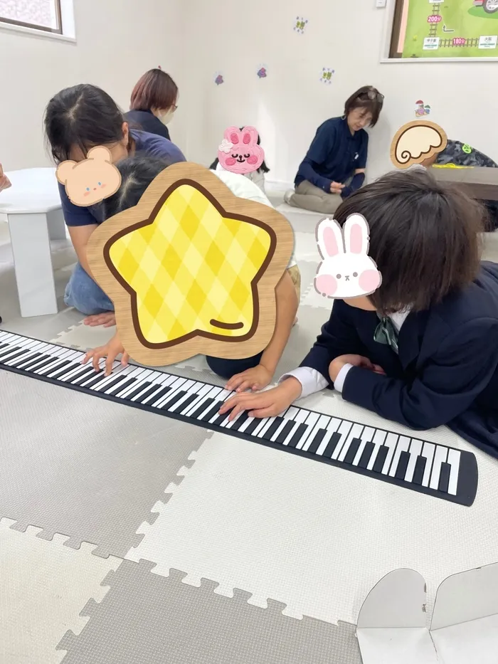 Gripキッズ大宮日進校/🎹コツコツ音を重ねて…ピアノ練習がんばっています♪