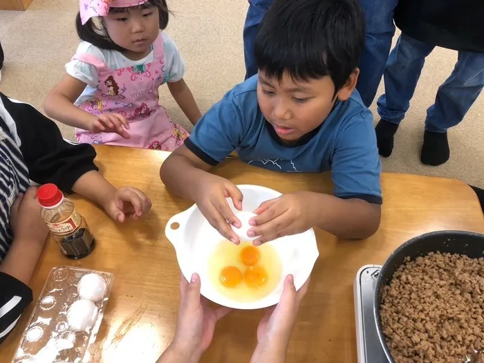 放課後等デイサービスぽかぽか吉田町/そぼろ丼作り🍚