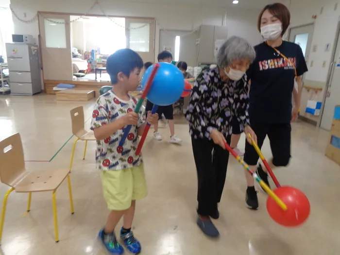 児童発達支援・放課後等デイサービス　ばんなぐろ/棒を使って…