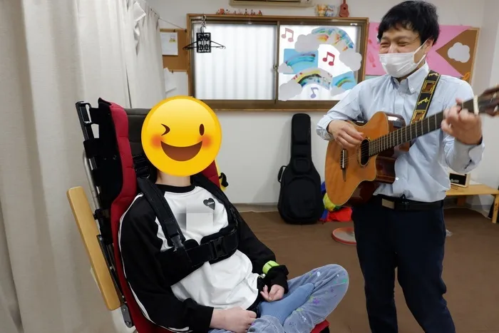 【重心】児童発達支援・放課後等デイサービス 八尾キッズ【送迎サービス完備(車いすやバギーのままご乗車可能)】/音楽療法の日！🎵