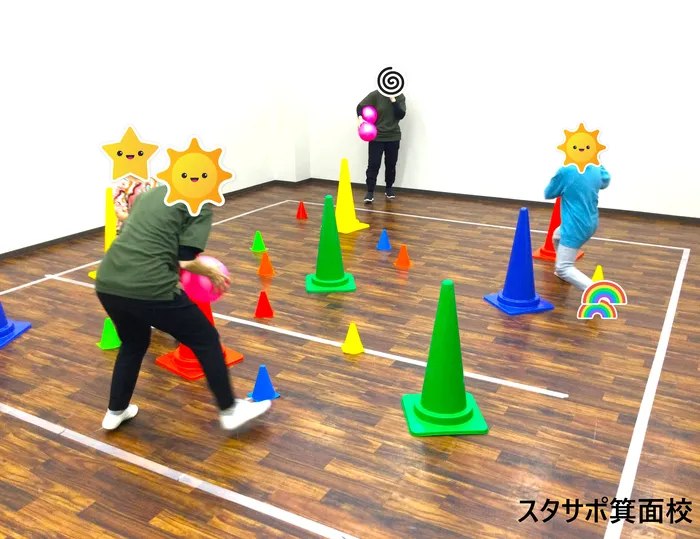 スタサポ箕面校/【運動プログラム】空間把握力『もりのとんがりタッチ🌲🕺🏻』