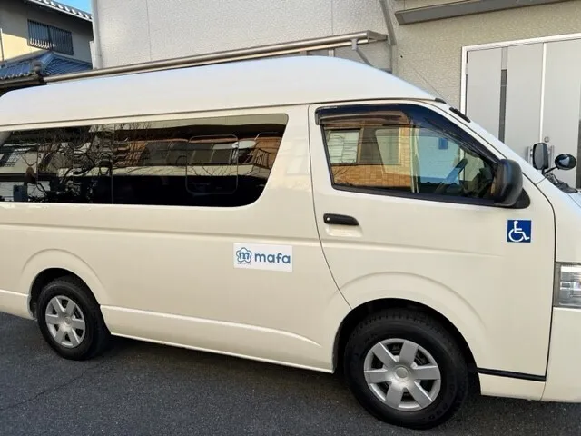 車いすが2台乗れます。