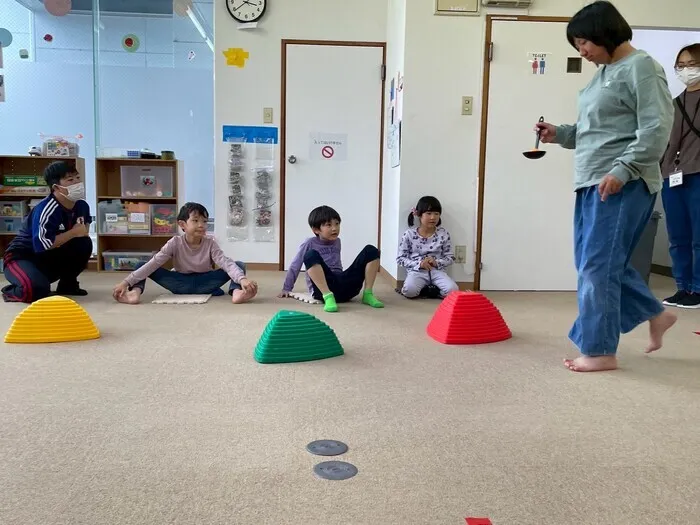 放課後等デイサービスぽかぽか岡宮/ピンポン玉運びゲーム✨