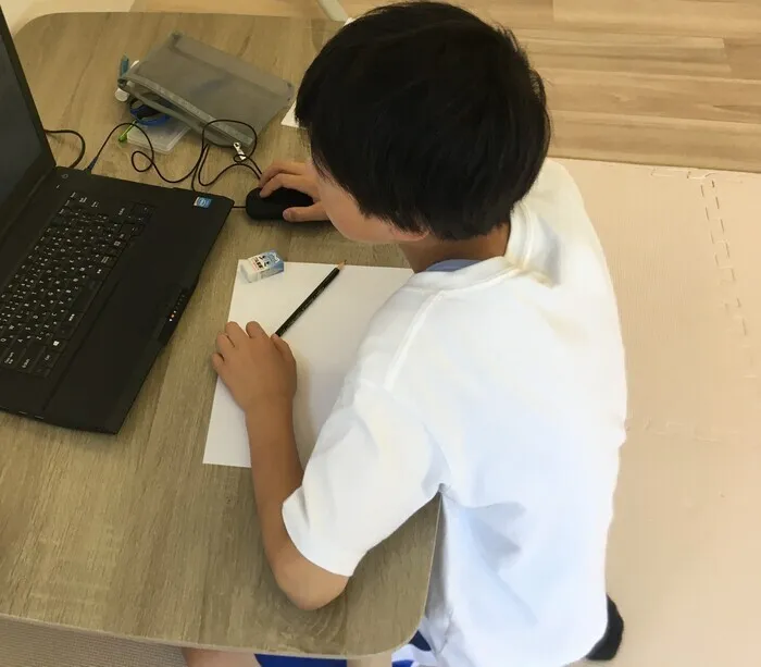 職員が付き添って、PC作業もすることができます。