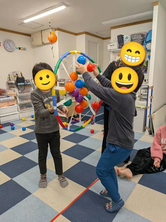 ふれあい児童発達支援・放課後等デイサービス　南行徳教室/クモの巣くっつけゲーム🕷✨