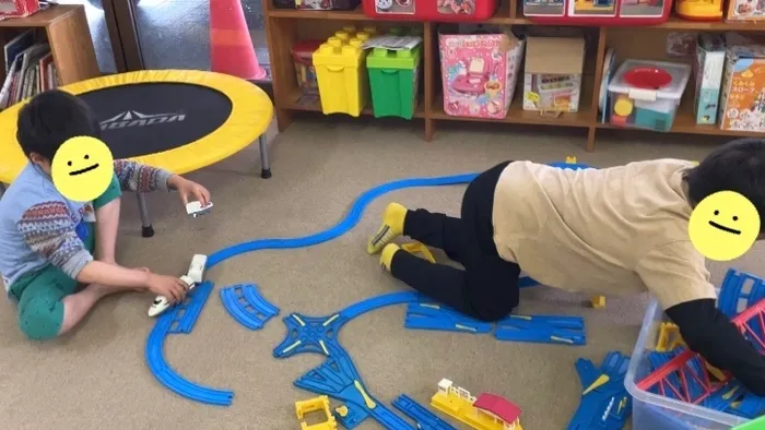 放課後等デイサービスぽかぽか伊東/プラレール遊び🚞