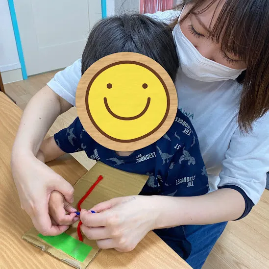 児童発達支援・放課後等デイサービスぱれっと八乙女ルーム/🪢生活スキルトレーニング　紐の結び方🪢