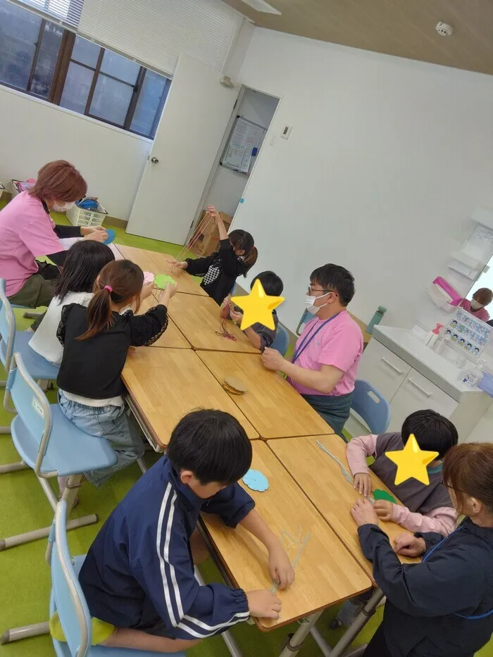 星の丘キッズ　柏原/全集中、ミサンガ作り！