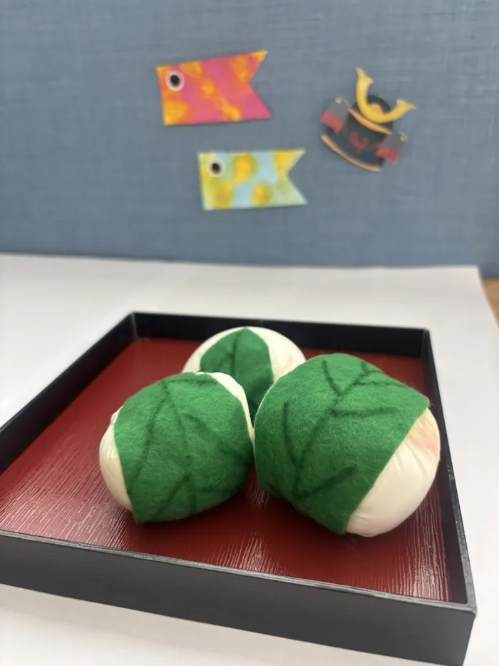 アンフィニ/　「机に向かって」児発・放デイ　アンフィニ　小学校教諭