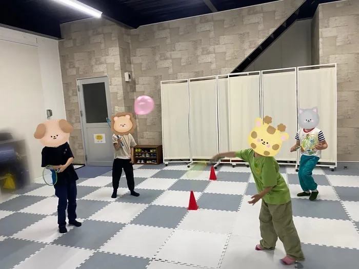 児童発達支援・放課後等デイサービス　すたーりー八尾/風船バドミントン🎈´-