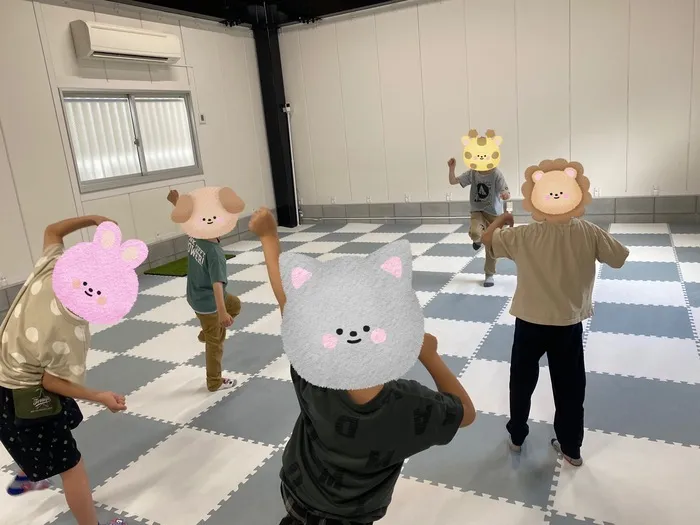 児童発達支援・放課後等デイサービス　すたーりー八尾/ポーズを真似して✌️😆