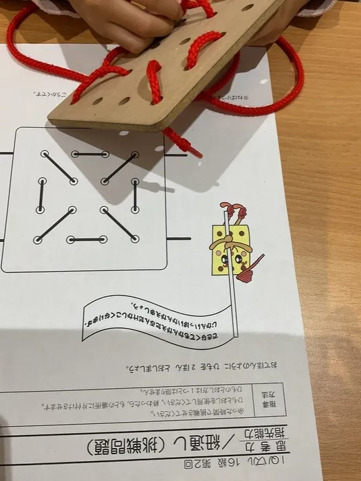 【個別～小集団】AIAI PLUS 阿波座【児童発達支援・放課後等デイサービス・保育所等訪問支援】/11月28日（紐通し）