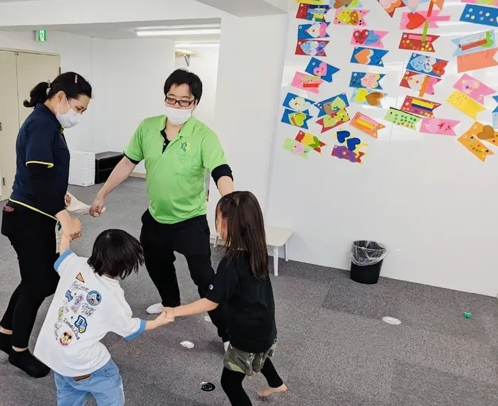  言葉のにわ‐行徳駅前‐（児童発達支援・放課後等デイサービス）/糸車のダンス？